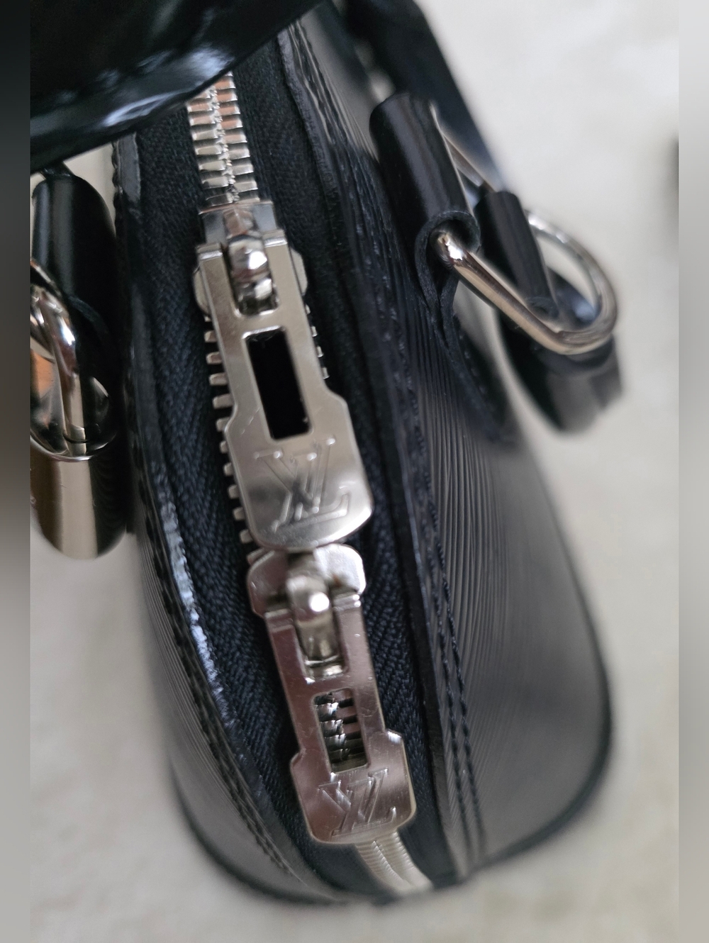 Louis Vuitton Black Epi Alma BB Crossbody Bag - Picture 8 of 10